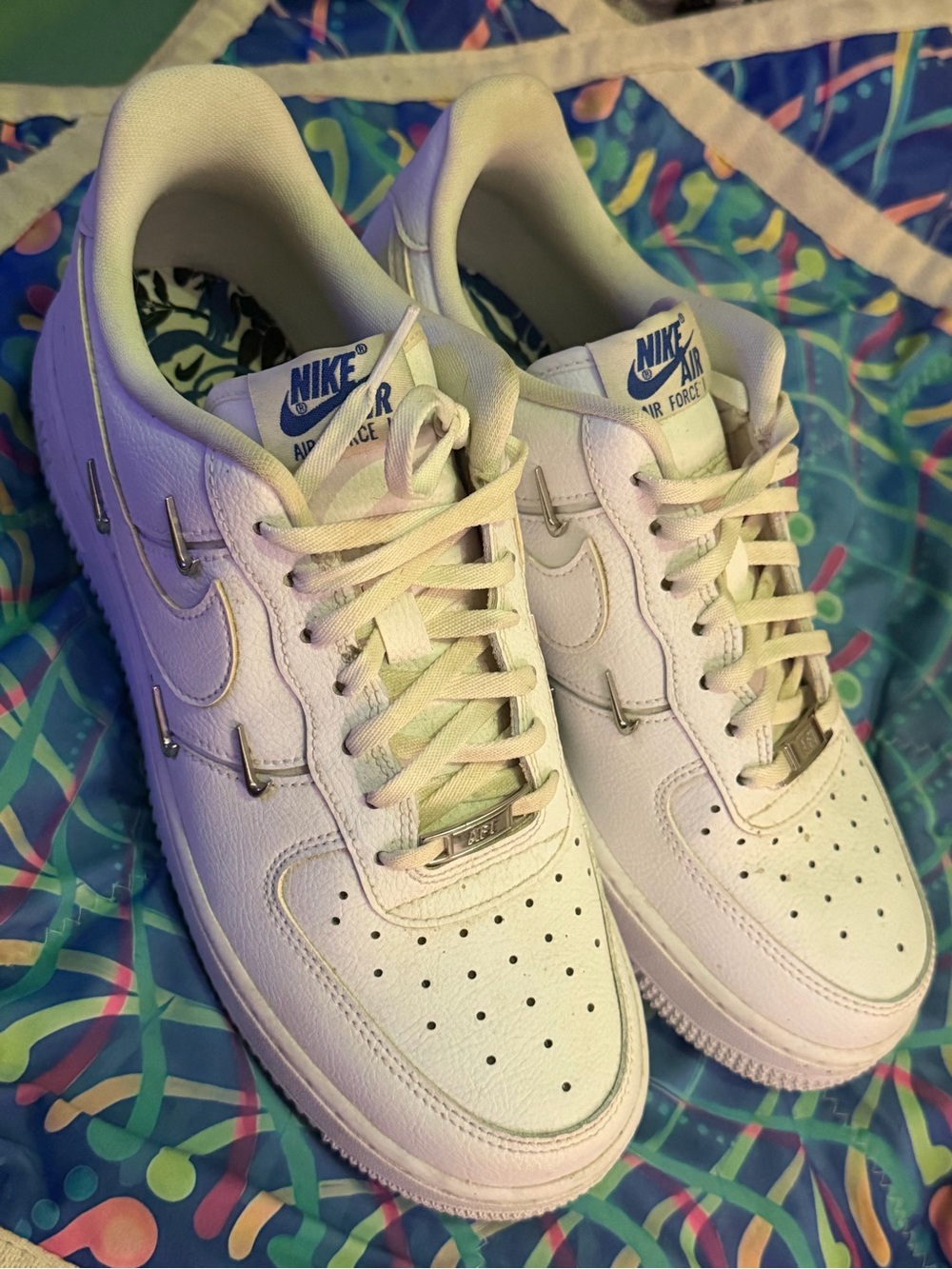Nike Air Force 1 ‘07 LX “sisterhood” WMNS white sneakers size US 8.5 worn twice